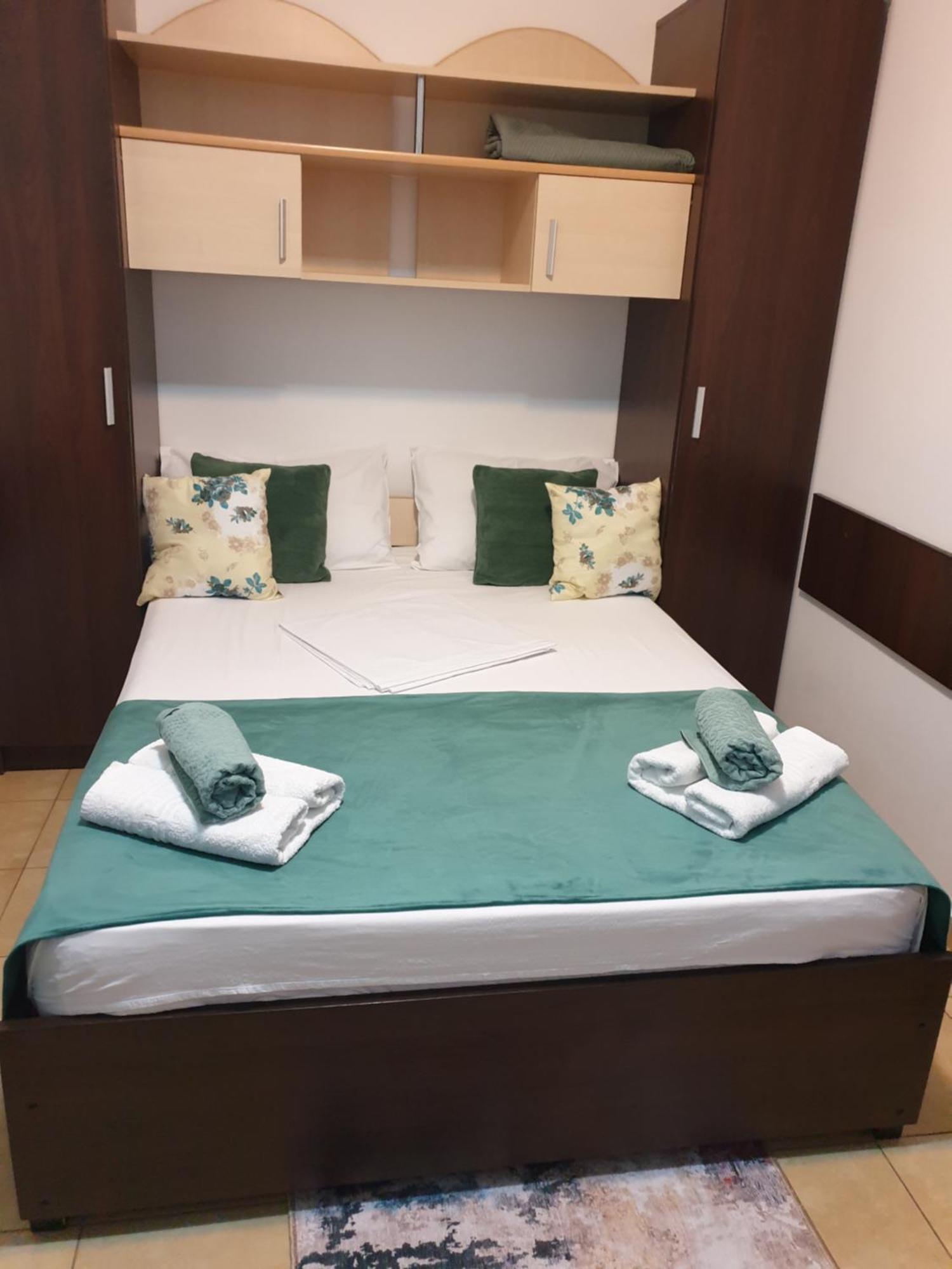 科斯蒂内什蒂 Casa Mary酒店 外观 照片